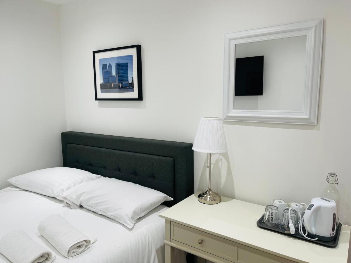 Riverside Premium Double Room Garden View E14 London Exterior photo